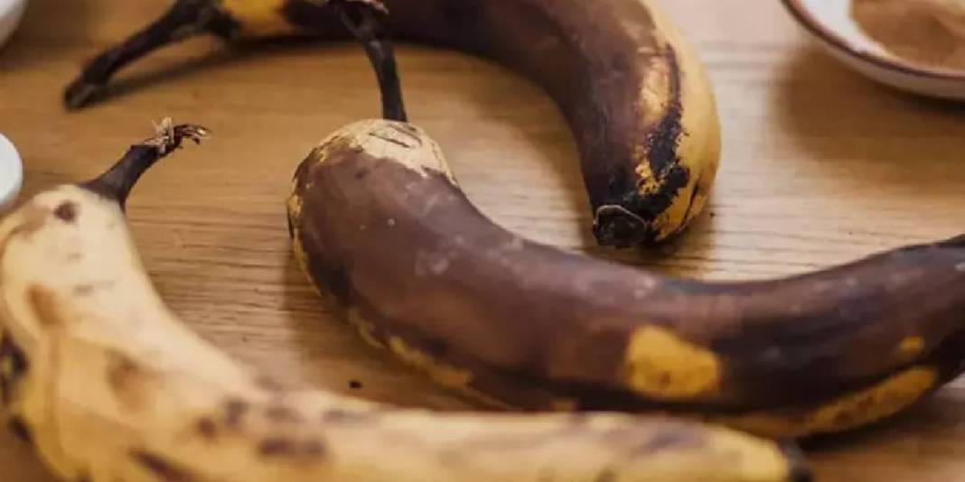 Bir tutam limon, biraz streç film! Muzun kararmasını önleyen yöntem: Uzun süre tazeliğini koruyor… 4